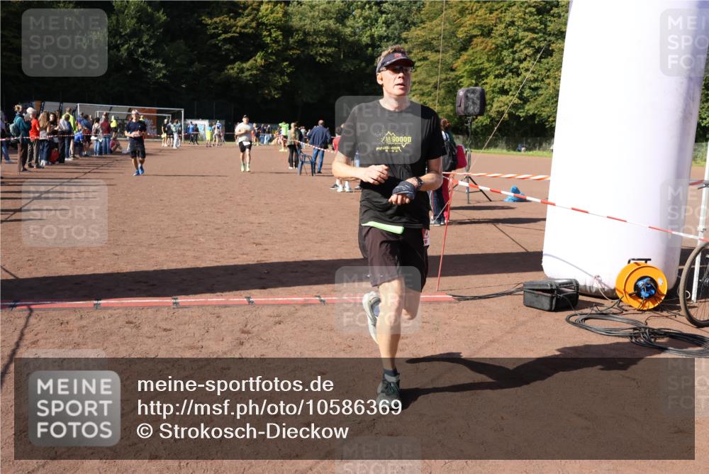 27.09.2026 - 35. Volkslauf durch das schöne Alstertal Strokosch-Dieckow http://msf.ph/oto/10586369 27.09.2026 12:10:59 Ziel 1601, 2421, 2436, 2479 meine-sportfotos.de