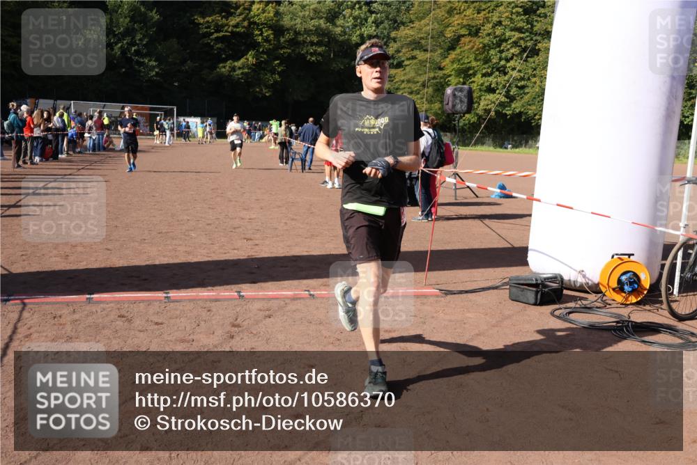 27.09.2026 - 35. Volkslauf durch das schöne Alstertal Strokosch-Dieckow http://msf.ph/oto/10586370 27.09.2026 12:10:59 Ziel 1601, 2421, 2436, 2479 meine-sportfotos.de