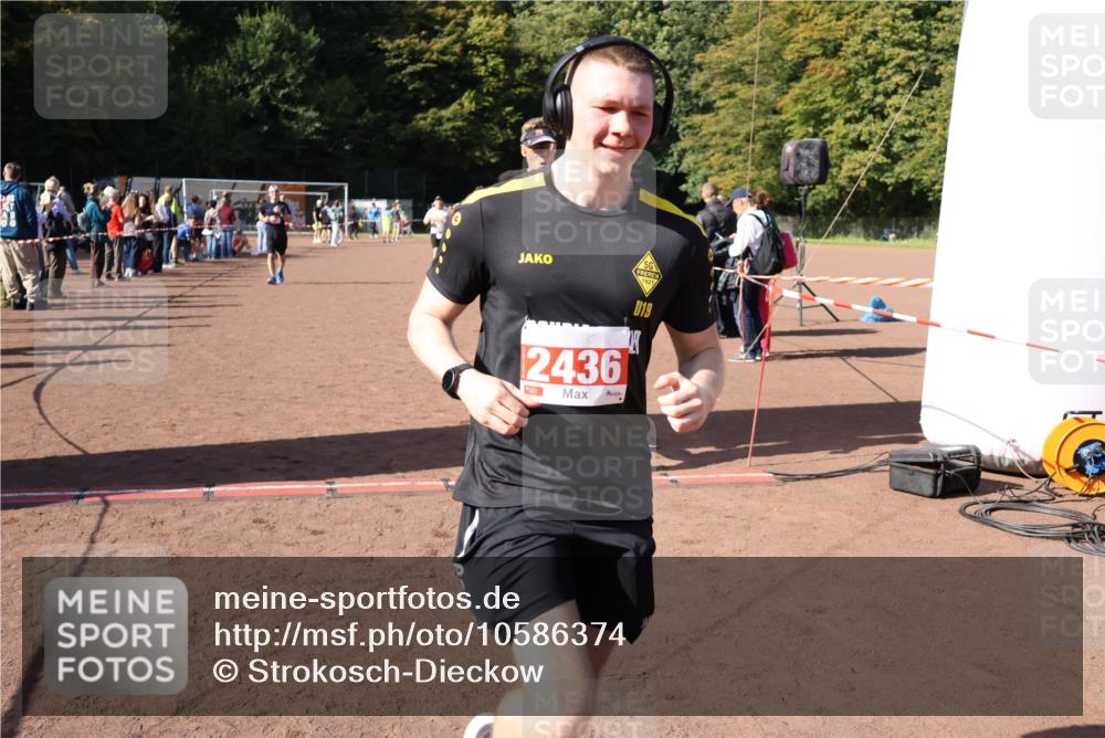27.09.2026 - 35. Volkslauf durch das schöne Alstertal Strokosch-Dieckow http://msf.ph/oto/10586374 27.09.2026 12:10:58 Ziel 1601, 2421, 2436, 2479 meine-sportfotos.de