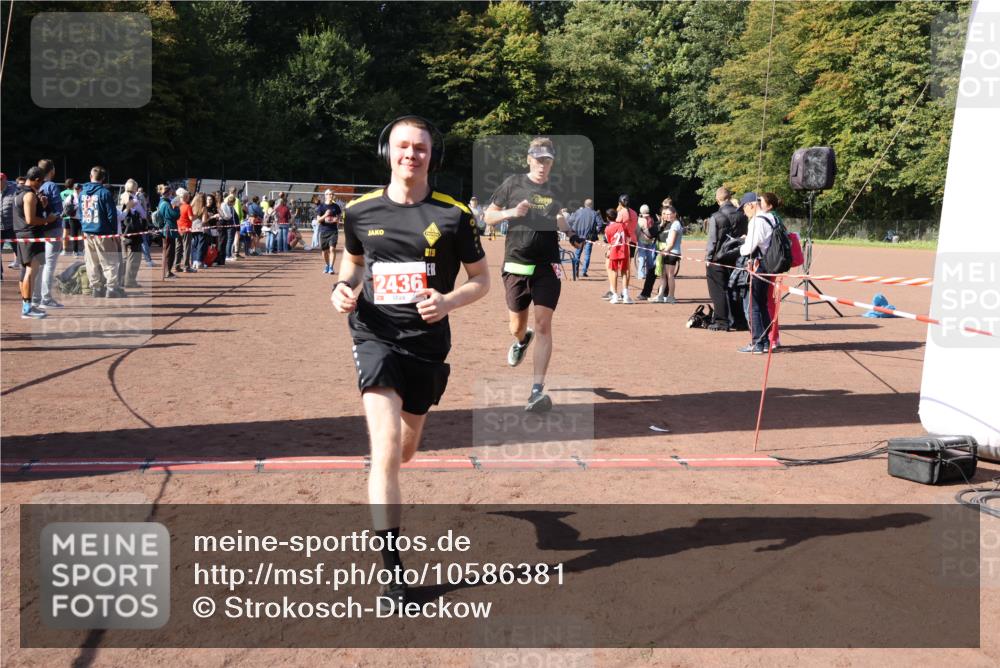 27.09.2026 - 35. Volkslauf durch das schöne Alstertal Strokosch-Dieckow http://msf.ph/oto/10586381 27.09.2026 12:10:57 Ziel 1601, 2072, 2421, 2436, 2479 meine-sportfotos.de