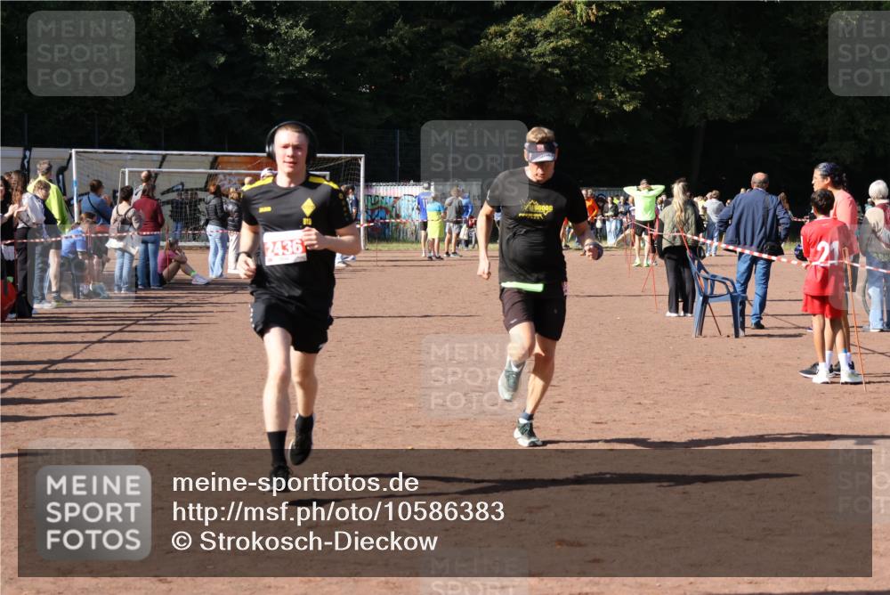 27.09.2026 - 35. Volkslauf durch das schöne Alstertal Strokosch-Dieckow http://msf.ph/oto/10586383 27.09.2026 12:10:56 Ziel 2072, 2421, 2436, 2479 meine-sportfotos.de