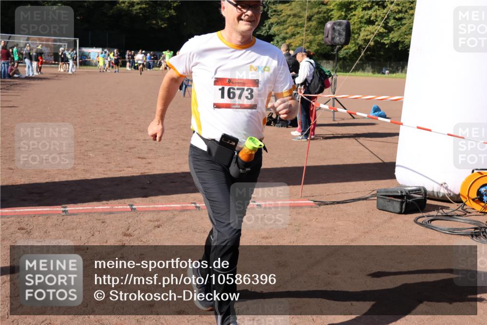 27.09.2026 - 35. Volkslauf durch das schöne Alstertal Strokosch-Dieckow http://msf.ph/oto/10586396 27.09.2026 12:10:43 Ziel 1673 meine-sportfotos.de