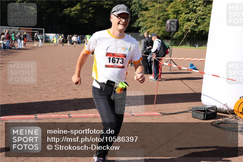 27.09.2026 - 35. Volkslauf durch das schöne Alstertal Strokosch-Dieckow http://msf.ph/oto/10586397 27.09.2026 12:10:43 Ziel 1673 meine-sportfotos.de