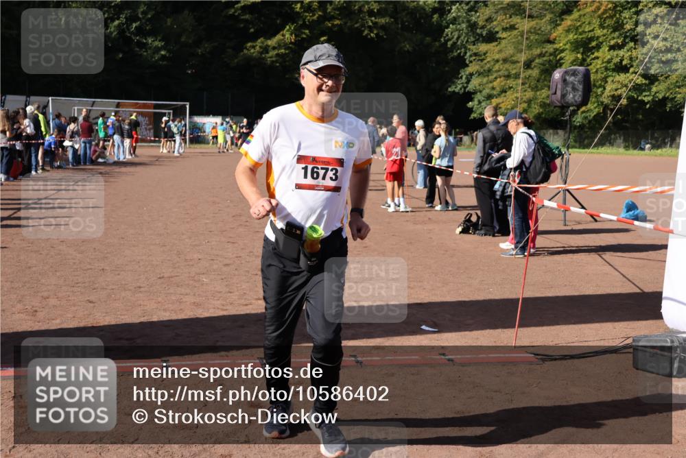 27.09.2026 - 35. Volkslauf durch das schöne Alstertal Strokosch-Dieckow http://msf.ph/oto/10586402 27.09.2026 12:10:43 Ziel 1673 meine-sportfotos.de