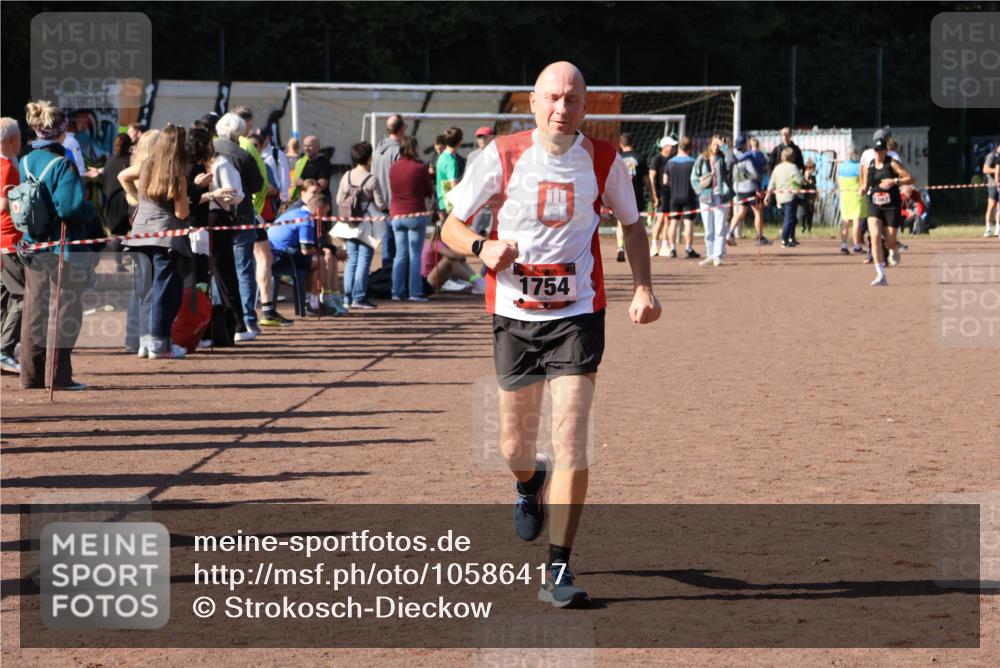 27.09.2026 - 35. Volkslauf durch das schöne Alstertal Strokosch-Dieckow http://msf.ph/oto/10586417 27.09.2026 12:10:28 Ziel 1754 meine-sportfotos.de
