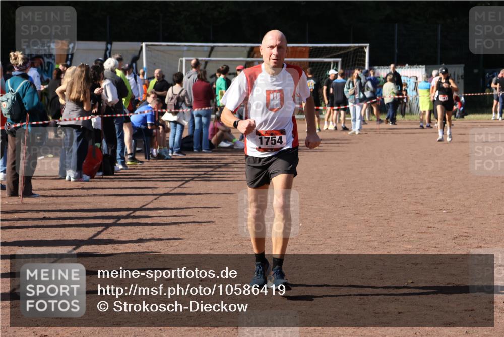 27.09.2026 - 35. Volkslauf durch das schöne Alstertal Strokosch-Dieckow http://msf.ph/oto/10586419 27.09.2026 12:10:28 Ziel 1754 meine-sportfotos.de