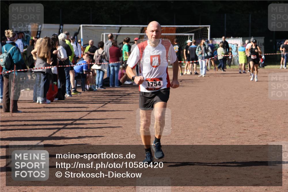 27.09.2026 - 35. Volkslauf durch das schöne Alstertal Strokosch-Dieckow http://msf.ph/oto/10586420 27.09.2026 12:10:28 Ziel 1754 meine-sportfotos.de
