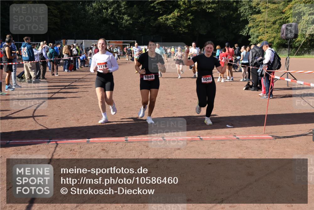27.09.2026 - 35. Volkslauf durch das schöne Alstertal Strokosch-Dieckow http://msf.ph/oto/10586460 27.09.2026 12:10:15 Ziel 1040, 1049, 1077, 1116, 1568, 1607, 2418, 2420, 2439 meine-sportfotos.de