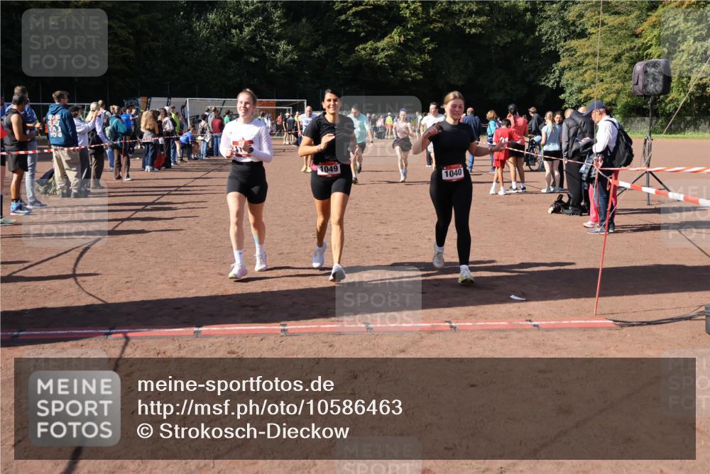 27.09.2026 - 35. Volkslauf durch das schöne Alstertal Strokosch-Dieckow http://msf.ph/oto/10586463 27.09.2026 12:10:15 Ziel 1040, 1049, 1077, 1116, 1568, 1607, 2418, 2420, 2439 meine-sportfotos.de