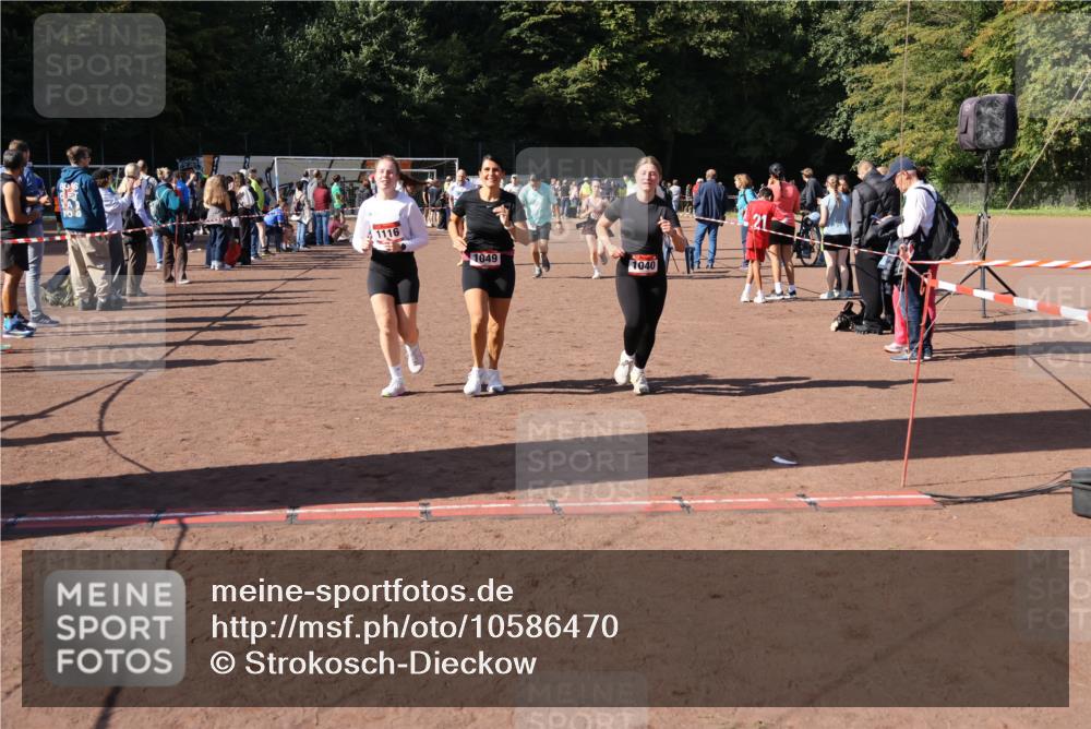 27.09.2026 - 35. Volkslauf durch das schöne Alstertal Strokosch-Dieckow http://msf.ph/oto/10586470 27.09.2026 12:10:14 Ziel 1040, 1049, 1077, 1116, 1568, 1607, 2328, 2418, 2420, 2439 meine-sportfotos.de
