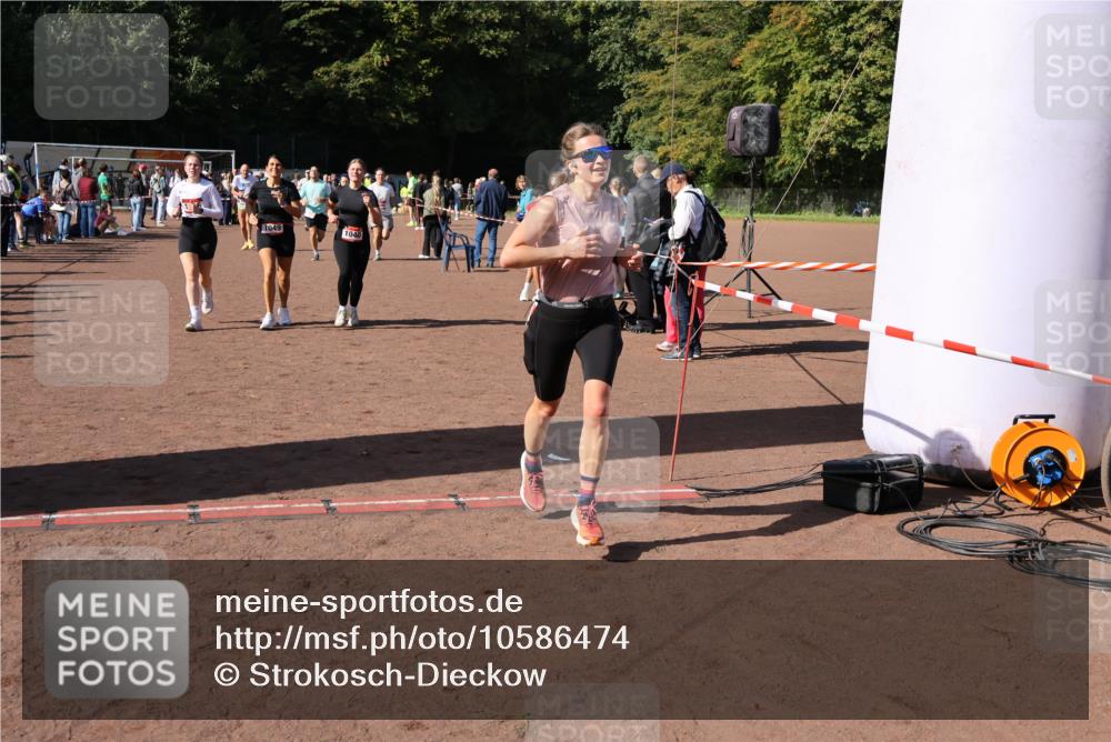 27.09.2026 - 35. Volkslauf durch das schöne Alstertal Strokosch-Dieckow http://msf.ph/oto/10586474 27.09.2026 12:10:13 Ziel 1040, 1049, 1077, 1116, 1568, 1607, 2328, 2420, 2439 meine-sportfotos.de
