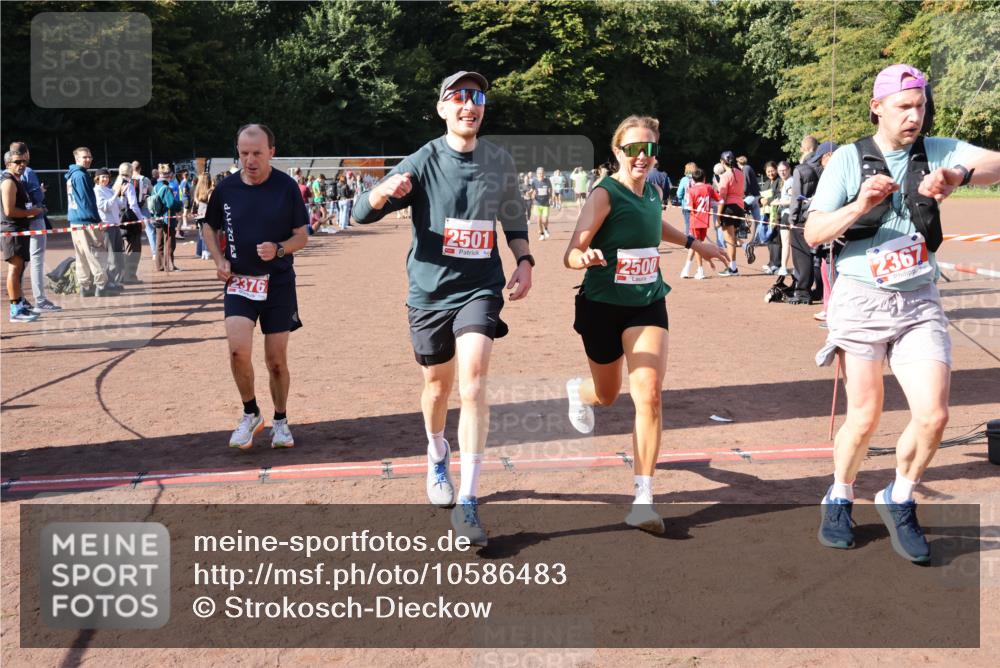 27.09.2026 - 35. Volkslauf durch das schöne Alstertal Strokosch-Dieckow http://msf.ph/oto/10586483 27.09.2026 12:10:04 Ziel 2328, 2367, 2376, 2431, 2500, 2501 meine-sportfotos.de