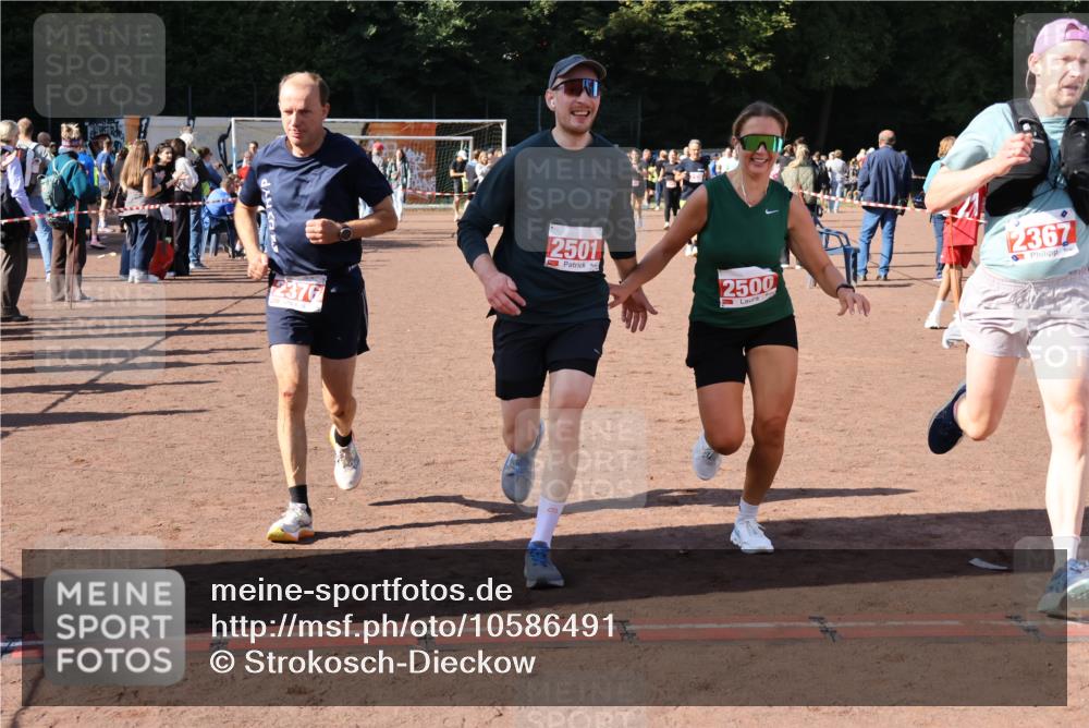 27.09.2026 - 35. Volkslauf durch das schöne Alstertal Strokosch-Dieckow http://msf.ph/oto/10586491 27.09.2026 12:10:04 Ziel 2328, 2367, 2376, 2431, 2500, 2501 meine-sportfotos.de