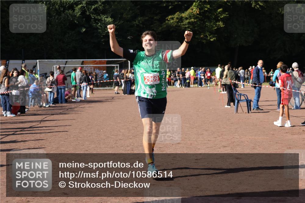 27.09.2026 - 35. Volkslauf durch das schöne Alstertal Strokosch-Dieckow http://msf.ph/oto/10586514 27.09.2026 12:09:44 Ziel 2294, 2417, 2969 meine-sportfotos.de