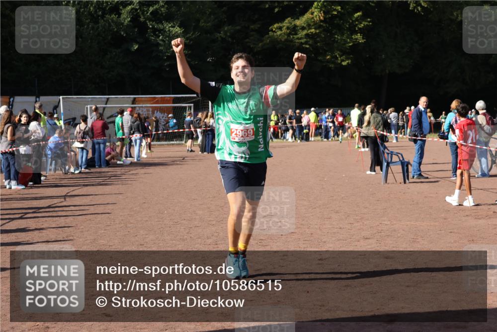 27.09.2026 - 35. Volkslauf durch das schöne Alstertal Strokosch-Dieckow http://msf.ph/oto/10586515 27.09.2026 12:09:44 Ziel 2294, 2417, 2969 meine-sportfotos.de