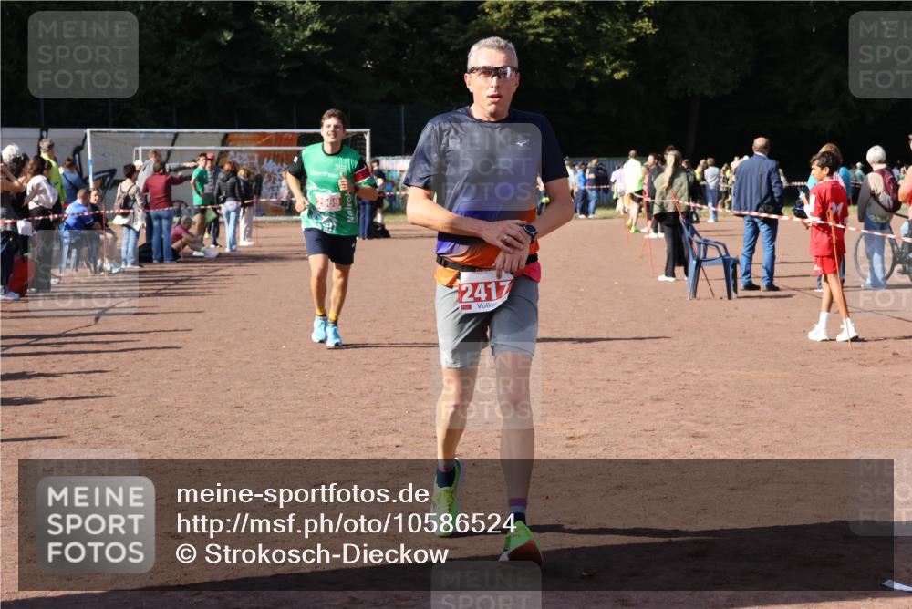 27.09.2026 - 35. Volkslauf durch das schöne Alstertal Strokosch-Dieckow http://msf.ph/oto/10586524 27.09.2026 12:09:42 Ziel 2294, 2417, 2969 meine-sportfotos.de