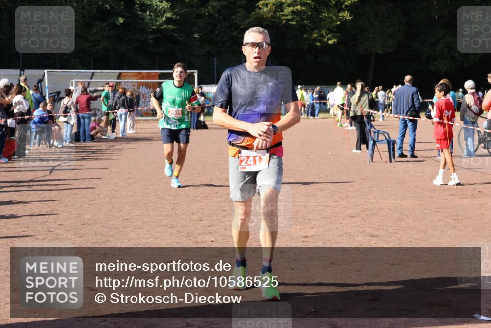 27.09.2026 - 35. Volkslauf durch das schöne Alstertal Strokosch-Dieckow http://msf.ph/oto/10586525 27.09.2026 12:09:42 Ziel 2294, 2417, 2969 meine-sportfotos.de