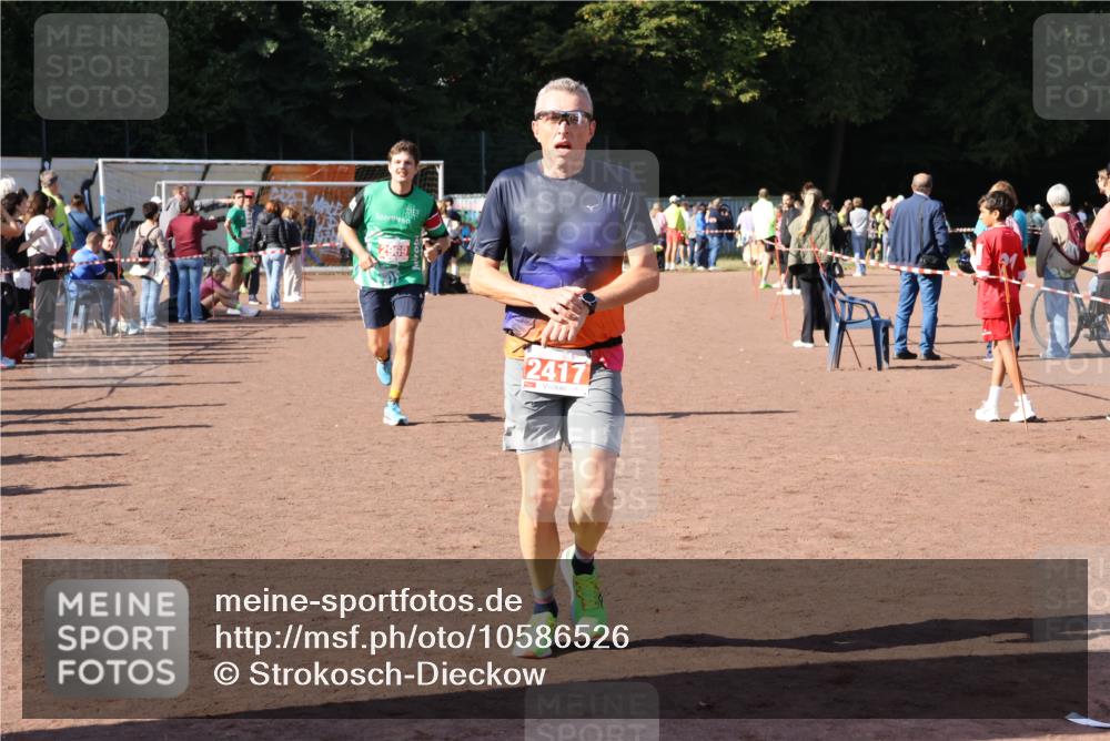 27.09.2026 - 35. Volkslauf durch das schöne Alstertal Strokosch-Dieckow http://msf.ph/oto/10586526 27.09.2026 12:09:42 Ziel 2294, 2417, 2969 meine-sportfotos.de