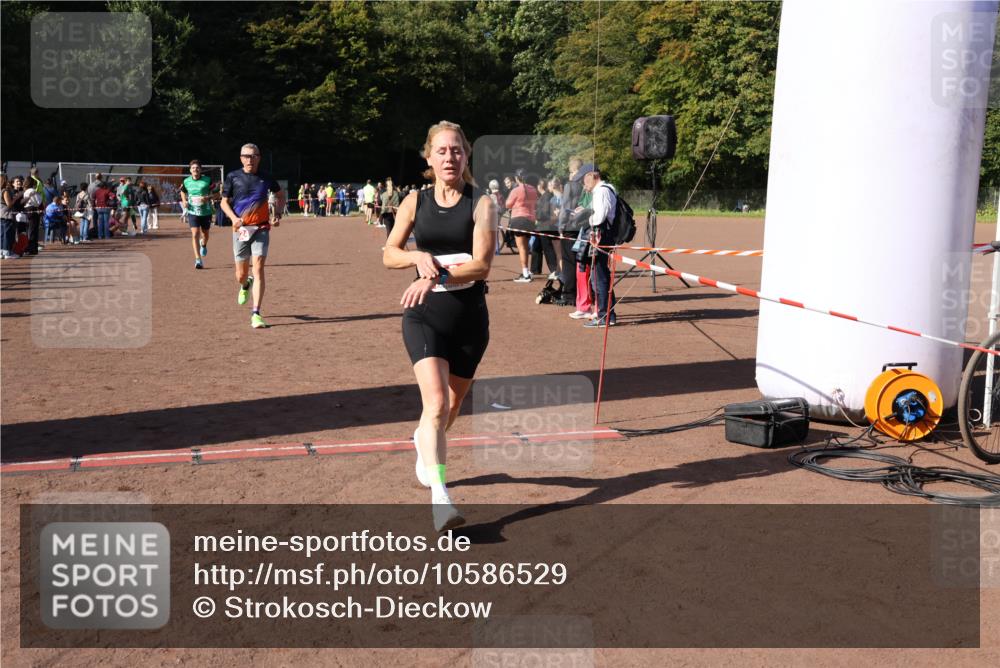 27.09.2026 - 35. Volkslauf durch das schöne Alstertal Strokosch-Dieckow http://msf.ph/oto/10586529 27.09.2026 12:09:41 Ziel 2294, 2417, 2969 meine-sportfotos.de
