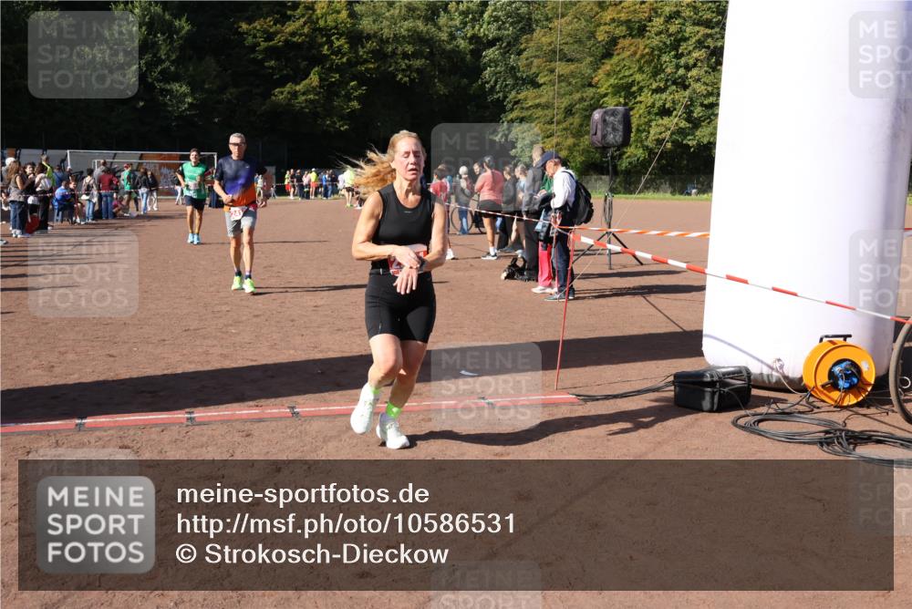 27.09.2026 - 35. Volkslauf durch das schöne Alstertal Strokosch-Dieckow http://msf.ph/oto/10586531 27.09.2026 12:09:41 Ziel 2294, 2417, 2969 meine-sportfotos.de