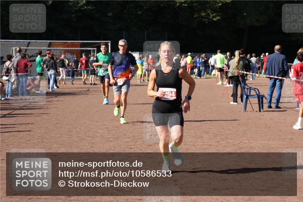 27.09.2026 - 35. Volkslauf durch das schöne Alstertal Strokosch-Dieckow http://msf.ph/oto/10586533 27.09.2026 12:09:39 Ziel 2294, 2417, 2969 meine-sportfotos.de