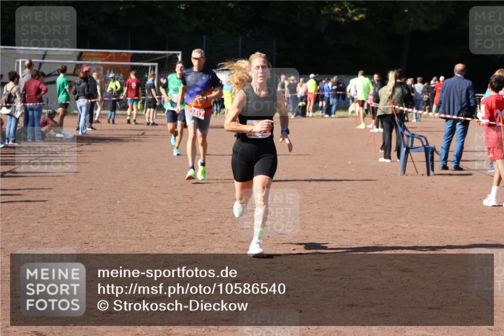 27.09.2026 - 35. Volkslauf durch das schöne Alstertal Strokosch-Dieckow http://msf.ph/oto/10586540 27.09.2026 12:09:39 Ziel 2294, 2417, 2969 meine-sportfotos.de