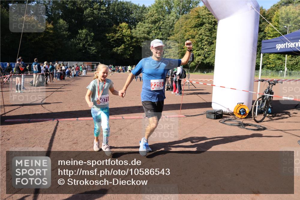 27.09.2026 - 35. Volkslauf durch das schöne Alstertal Strokosch-Dieckow http://msf.ph/oto/10586543 27.09.2026 12:09:34 Ziel 2255, 2294, 2417 meine-sportfotos.de