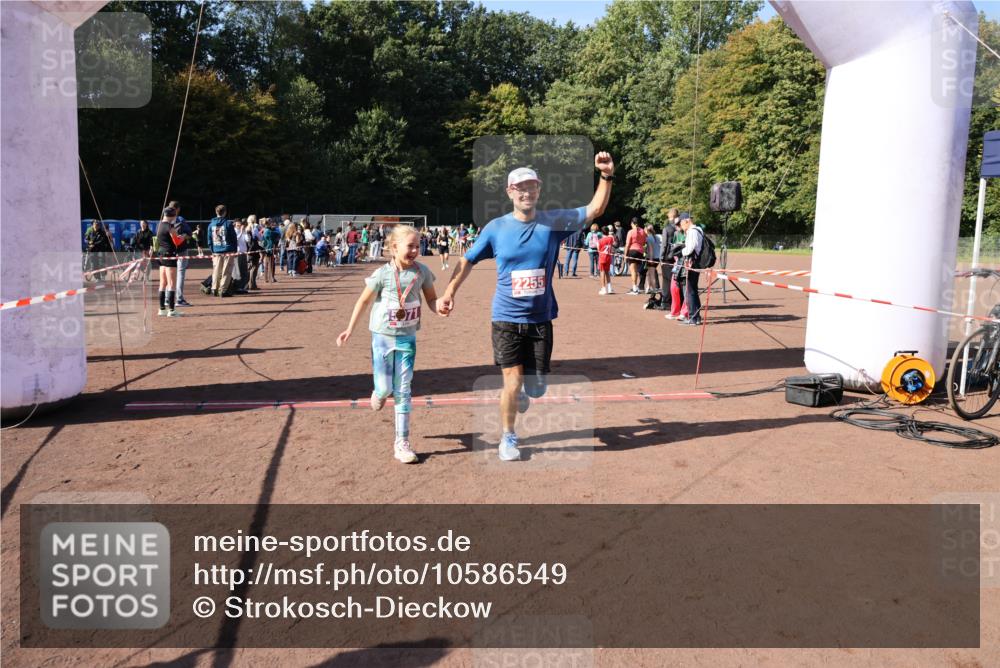 27.09.2026 - 35. Volkslauf durch das schöne Alstertal Strokosch-Dieckow http://msf.ph/oto/10586549 27.09.2026 12:09:33 Ziel 2255, 2294 meine-sportfotos.de