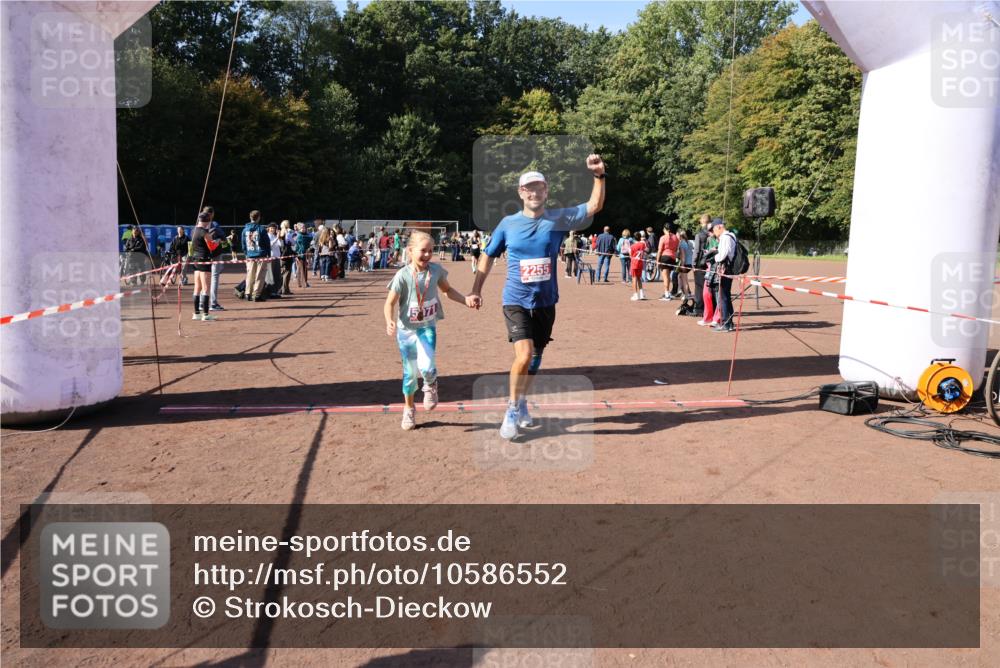 27.09.2026 - 35. Volkslauf durch das schöne Alstertal Strokosch-Dieckow http://msf.ph/oto/10586552 27.09.2026 12:09:33 Ziel 2255, 2294 meine-sportfotos.de