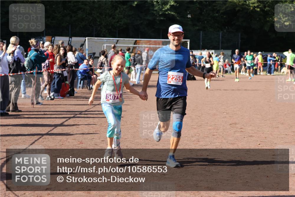 27.09.2026 - 35. Volkslauf durch das schöne Alstertal Strokosch-Dieckow http://msf.ph/oto/10586553 27.09.2026 12:09:32 Ziel 2255, 2294 meine-sportfotos.de