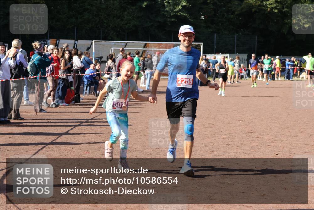 27.09.2026 - 35. Volkslauf durch das schöne Alstertal Strokosch-Dieckow http://msf.ph/oto/10586554 27.09.2026 12:09:32 Ziel 2255, 2294 meine-sportfotos.de