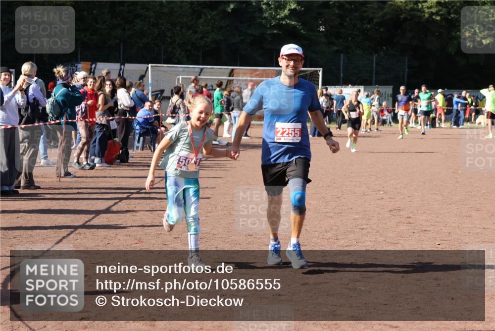 27.09.2026 - 35. Volkslauf durch das schöne Alstertal Strokosch-Dieckow http://msf.ph/oto/10586555 27.09.2026 12:09:32 Ziel 2255, 2294 meine-sportfotos.de