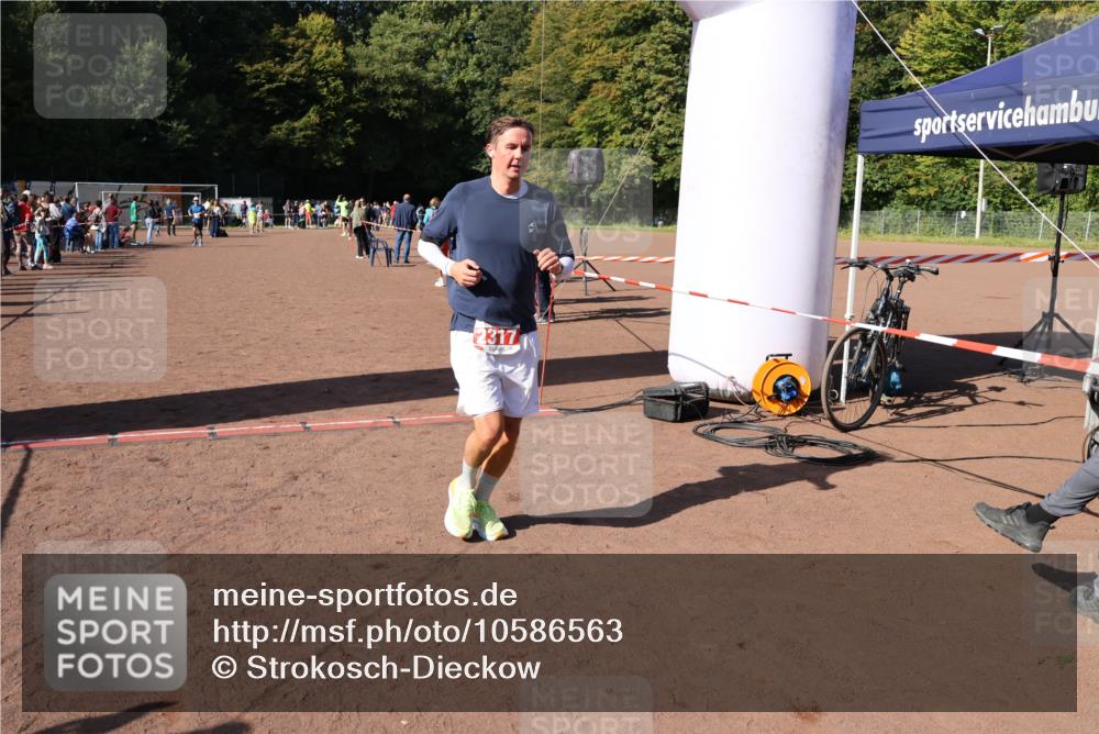 27.09.2026 - 35. Volkslauf durch das schöne Alstertal Strokosch-Dieckow http://msf.ph/oto/10586563 27.09.2026 12:09:23 Ziel 2317, 2425 meine-sportfotos.de