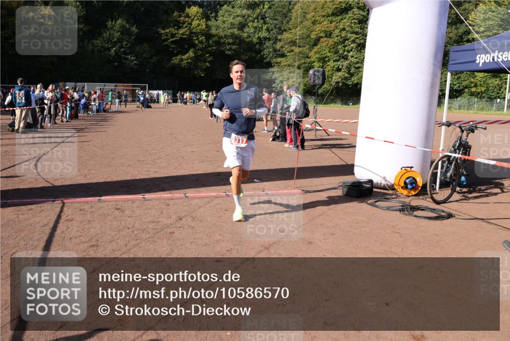 27.09.2026 - 35. Volkslauf durch das schöne Alstertal Strokosch-Dieckow http://msf.ph/oto/10586570 27.09.2026 12:09:23 Ziel 2317, 2425 meine-sportfotos.de
