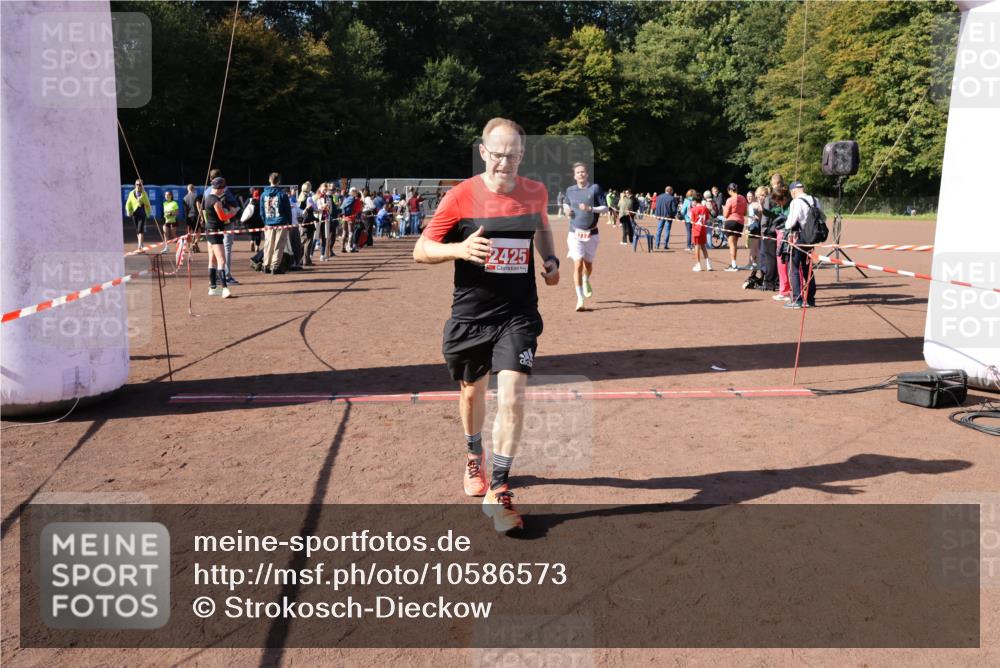 27.09.2026 - 35. Volkslauf durch das schöne Alstertal Strokosch-Dieckow http://msf.ph/oto/10586573 27.09.2026 12:09:21 Ziel 2317, 2425 meine-sportfotos.de