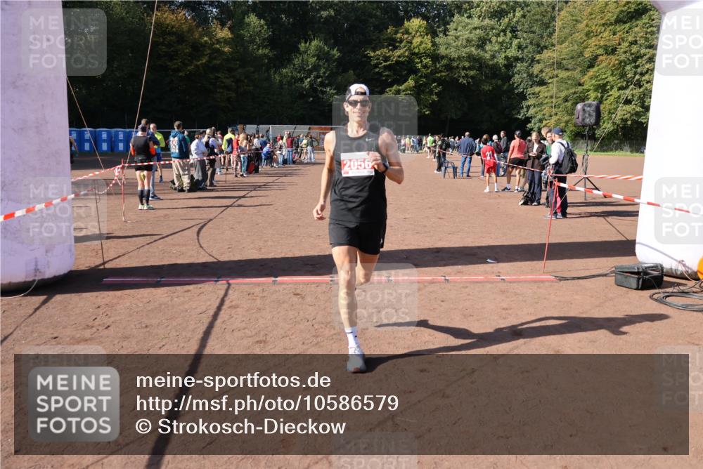 27.09.2026 - 35. Volkslauf durch das schöne Alstertal Strokosch-Dieckow http://msf.ph/oto/10586579 27.09.2026 12:09:02 Ziel 1062, 2056 meine-sportfotos.de