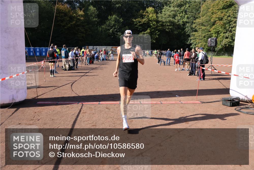 27.09.2026 - 35. Volkslauf durch das schöne Alstertal Strokosch-Dieckow http://msf.ph/oto/10586580 27.09.2026 12:09:02 Ziel 1062, 2056 meine-sportfotos.de