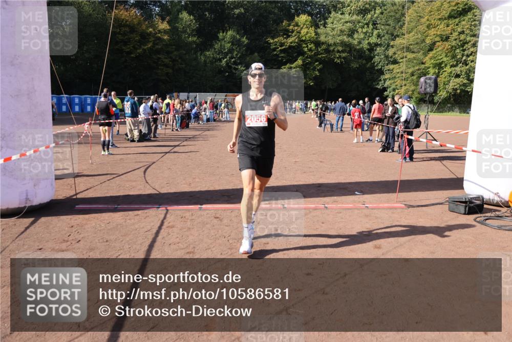 27.09.2026 - 35. Volkslauf durch das schöne Alstertal Strokosch-Dieckow http://msf.ph/oto/10586581 27.09.2026 12:09:02 Ziel 1062, 2056 meine-sportfotos.de