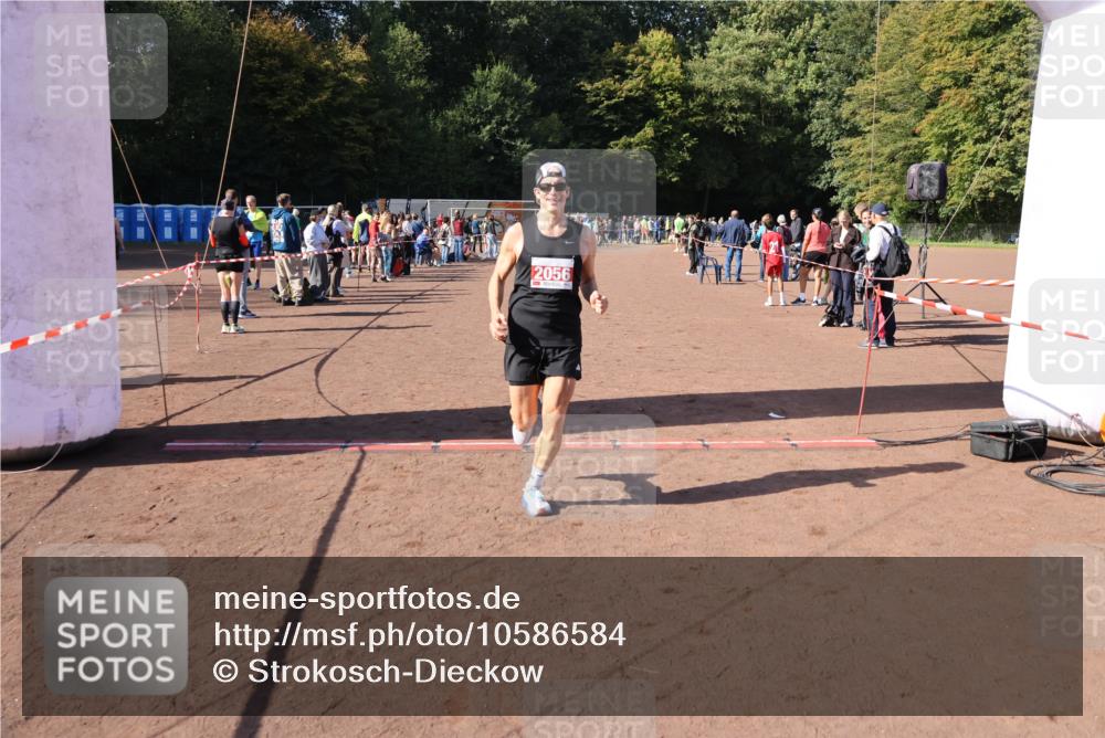 27.09.2026 - 35. Volkslauf durch das schöne Alstertal Strokosch-Dieckow http://msf.ph/oto/10586584 27.09.2026 12:09:01 Ziel 1062, 2056 meine-sportfotos.de