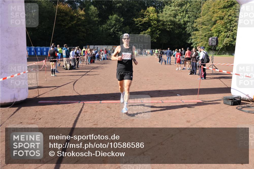 27.09.2026 - 35. Volkslauf durch das schöne Alstertal Strokosch-Dieckow http://msf.ph/oto/10586586 27.09.2026 12:09:01 Ziel 1062, 2056 meine-sportfotos.de