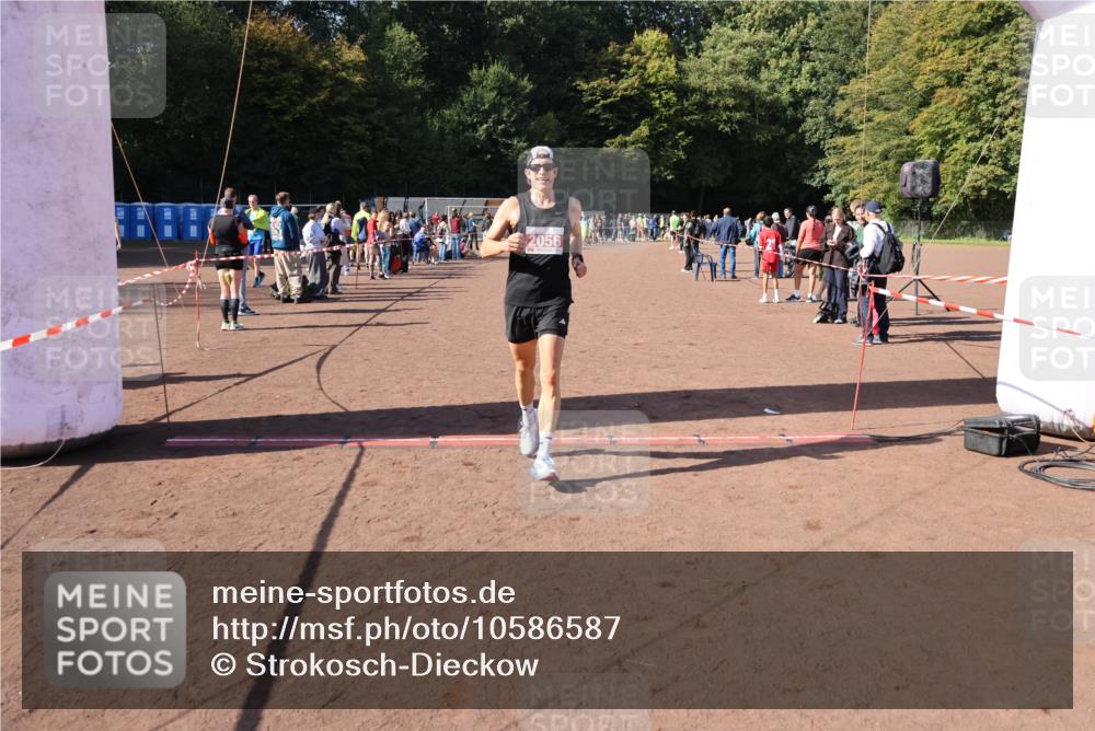 27.09.2026 - 35. Volkslauf durch das schöne Alstertal Strokosch-Dieckow http://msf.ph/oto/10586587 27.09.2026 12:09:01 Ziel 1062, 2056 meine-sportfotos.de