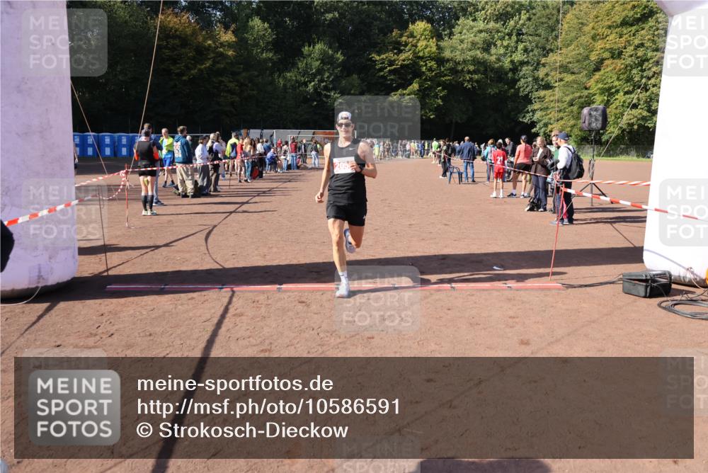 27.09.2026 - 35. Volkslauf durch das schöne Alstertal Strokosch-Dieckow http://msf.ph/oto/10586591 27.09.2026 12:09:01 Ziel 1062, 2056 meine-sportfotos.de