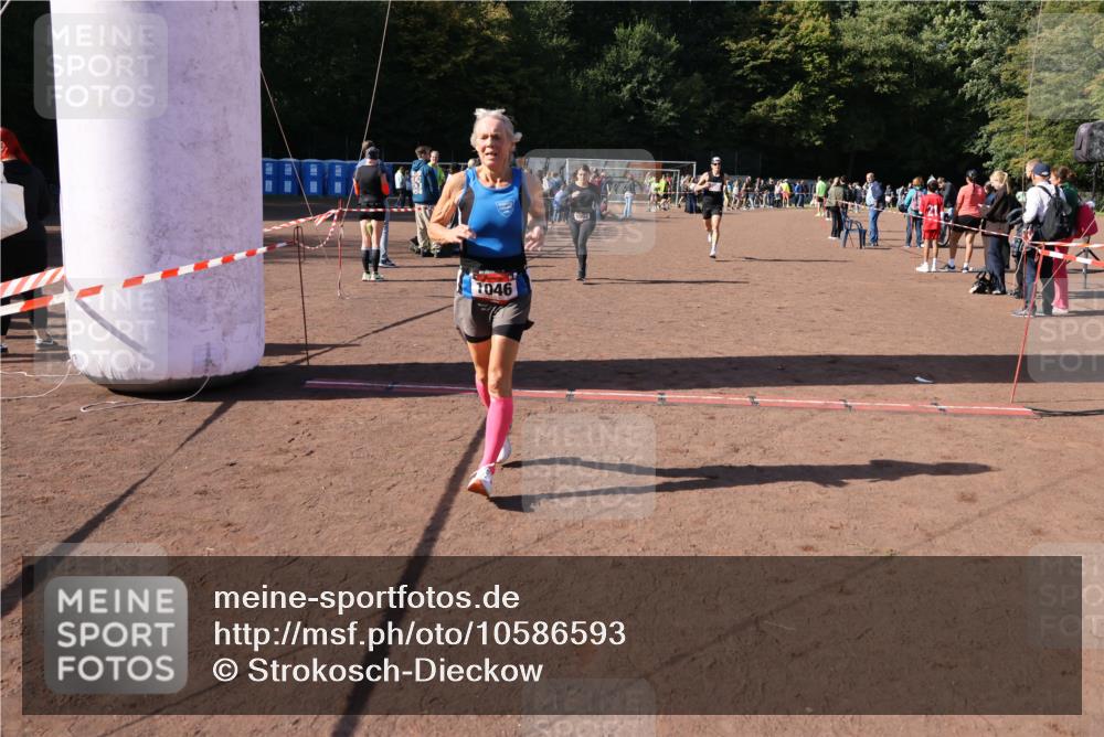 27.09.2026 - 35. Volkslauf durch das schöne Alstertal Strokosch-Dieckow http://msf.ph/oto/10586593 27.09.2026 12:08:57 Ziel 1046, 1062, 2014, 2056, 2273, 2409 meine-sportfotos.de