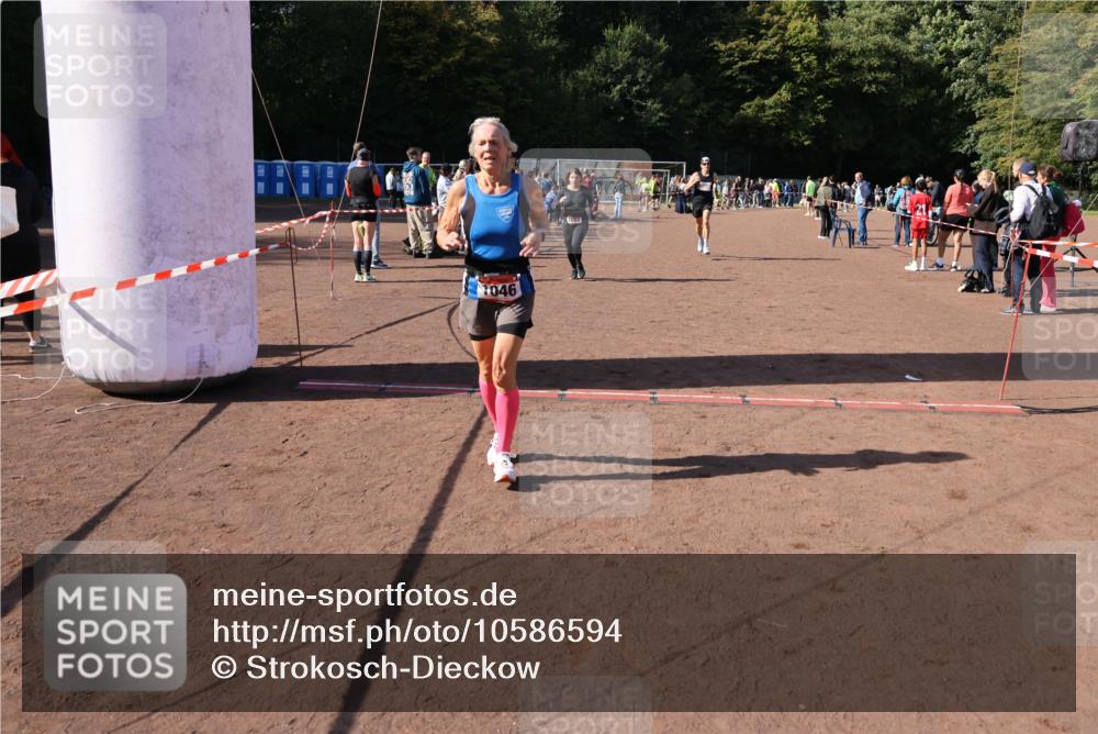 27.09.2026 - 35. Volkslauf durch das schöne Alstertal Strokosch-Dieckow http://msf.ph/oto/10586594 27.09.2026 12:08:57 Ziel 1046, 1062, 2014, 2056, 2273, 2409 meine-sportfotos.de