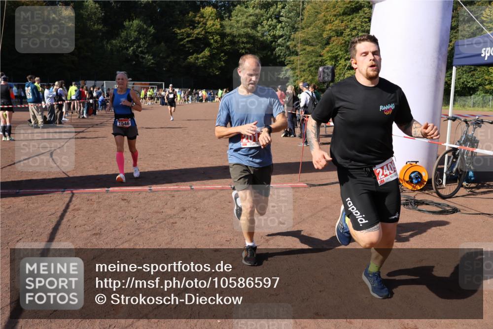 27.09.2026 - 35. Volkslauf durch das schöne Alstertal Strokosch-Dieckow http://msf.ph/oto/10586597 27.09.2026 12:08:57 Ziel 1046, 1062, 2014, 2056, 2273, 2409 meine-sportfotos.de