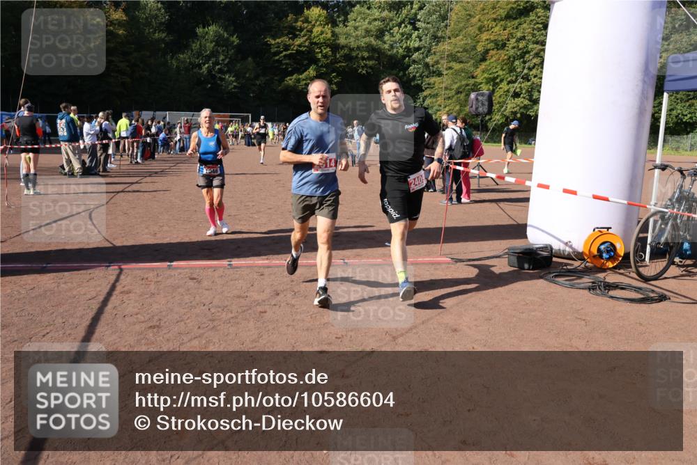 27.09.2026 - 35. Volkslauf durch das schöne Alstertal Strokosch-Dieckow http://msf.ph/oto/10586604 27.09.2026 12:08:56 Ziel 1046, 1062, 2014, 2056, 2273, 2409 meine-sportfotos.de