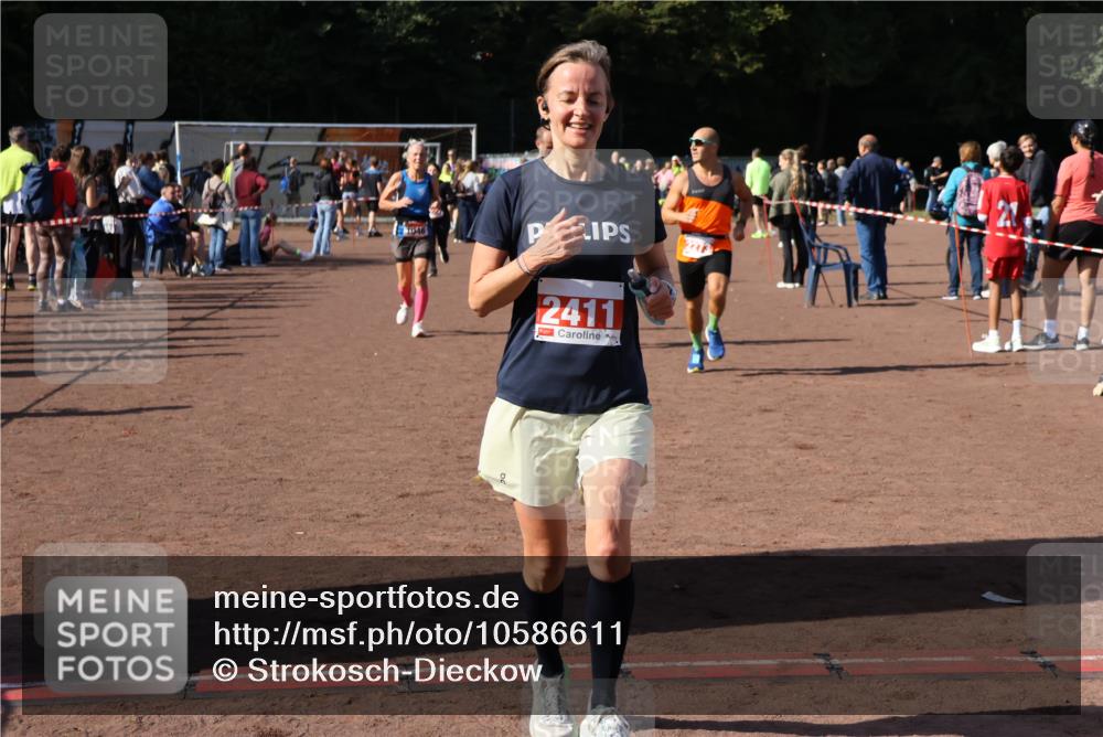 27.09.2026 - 35. Volkslauf durch das schöne Alstertal Strokosch-Dieckow http://msf.ph/oto/10586611 27.09.2026 12:08:52 Ziel 1046, 1062, 1569, 2014, 2056, 2273, 2409, 2411, 2442 meine-sportfotos.de