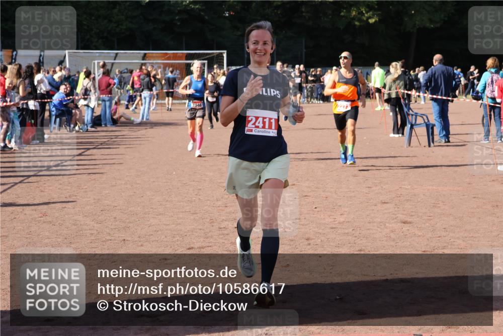 27.09.2026 - 35. Volkslauf durch das schöne Alstertal Strokosch-Dieckow http://msf.ph/oto/10586617 27.09.2026 12:08:51 Ziel 1046, 1062, 1569, 2014, 2273, 2409, 2411, 2442 meine-sportfotos.de