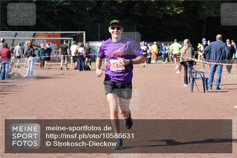 27.09.2026 - 35. Volkslauf durch das schöne Alstertal Strokosch-Dieckow http://msf.ph/oto/10586631 27.09.2026 12:08:33 Ziel 2410 meine-sportfotos.de