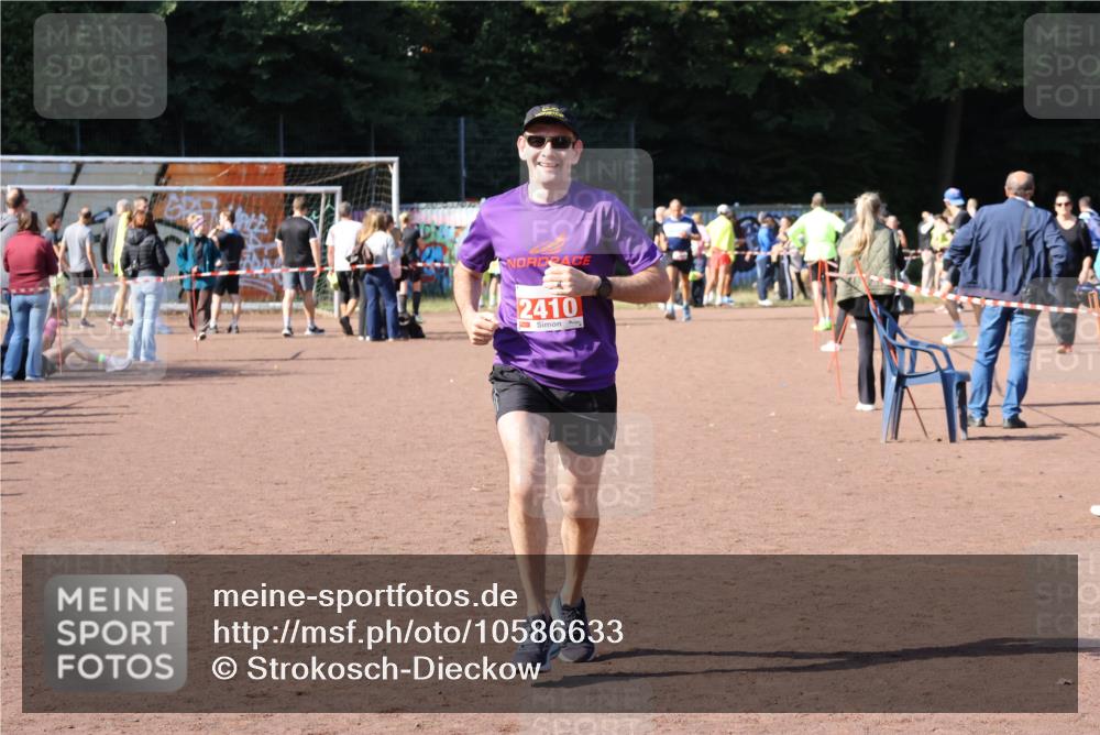 27.09.2026 - 35. Volkslauf durch das schöne Alstertal Strokosch-Dieckow http://msf.ph/oto/10586633 27.09.2026 12:08:33 Ziel 2410 meine-sportfotos.de